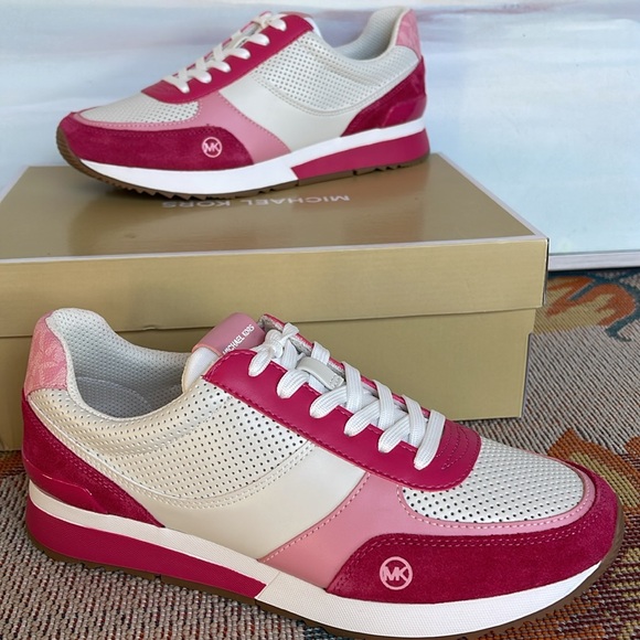 MICHEL KORS ANDI TRAINER
FAUX LEATHER/SUEDE
Electric Pink Multi
Fashion Sneakers - Picture 2 of 16